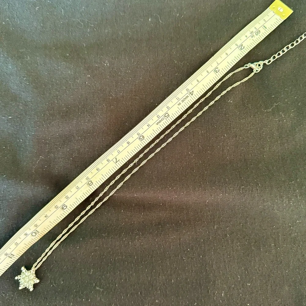 🆕 Silver Blue Crystal Snowflake Necklace - Picture 8 of 8